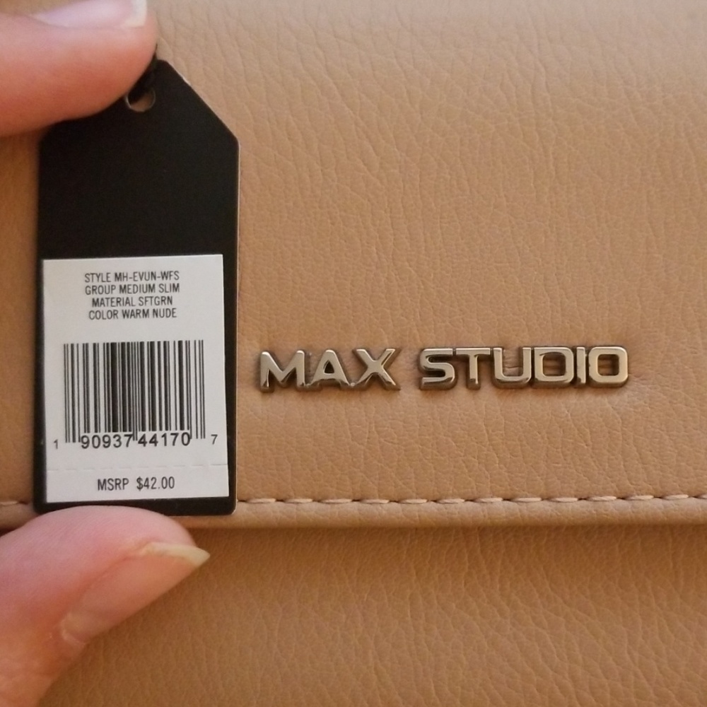 Max Studio Wallet - Picture 2 of 4